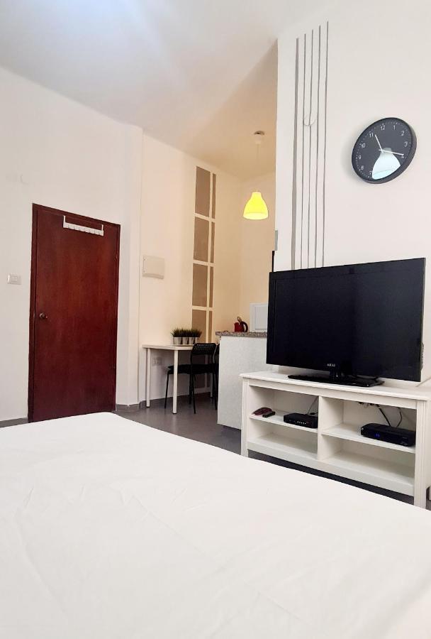 Nice studios on Ben Yehuda str Tel Aviv Exterior foto